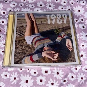 SEALED Taylor Swift 1989 (Taylor's Verison) Yellow CD